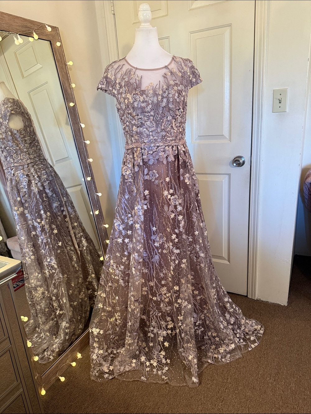 MAC DUGGAL
Light Purple Embellished Floral Cap Sleeve A Line Gown - Picture 4 of 15